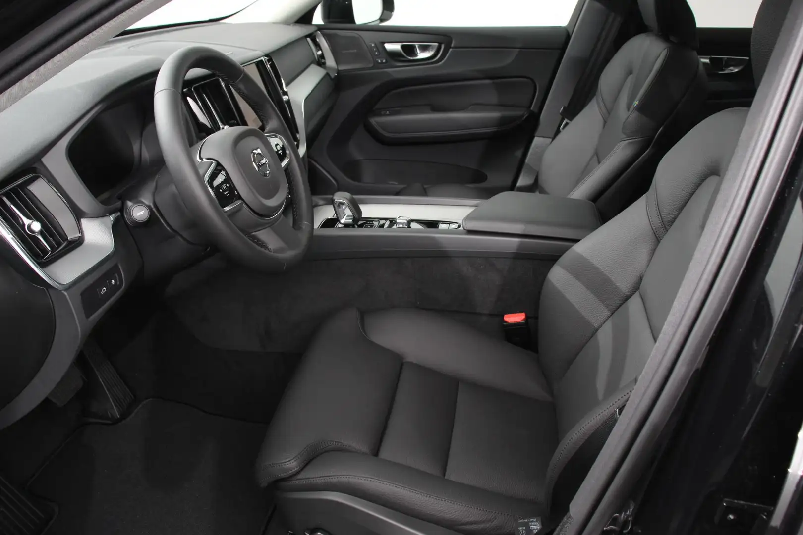 Volvo XC60 2.0 T6 Plug-in hybrid AWD Plus Dark Volvo XC60 2.0 Noir - 2