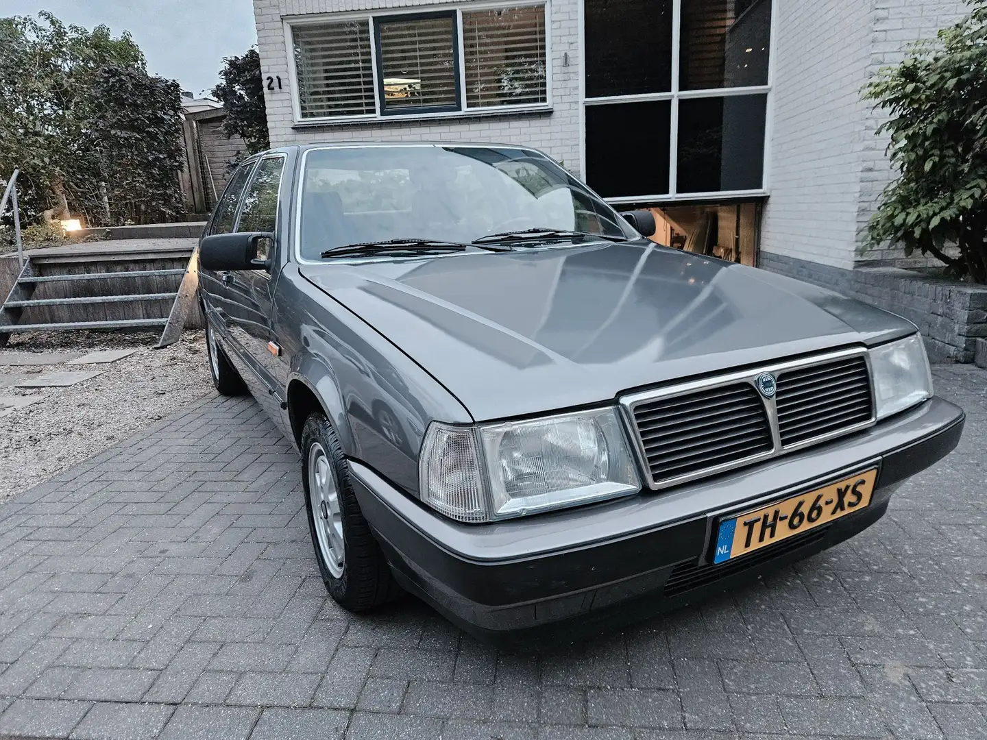 Lancia Thema 2.0 i.e. 1e serie, org. NL, NAP 136500km, TOPSTAAT Grijs - 1