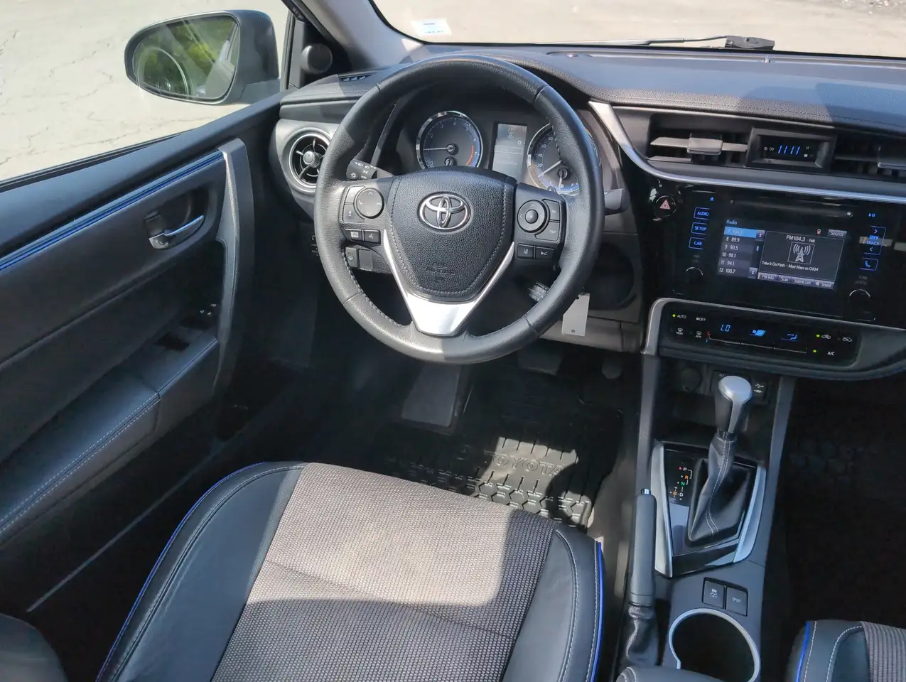 Toyota Corolla снимка Toyota Corolla