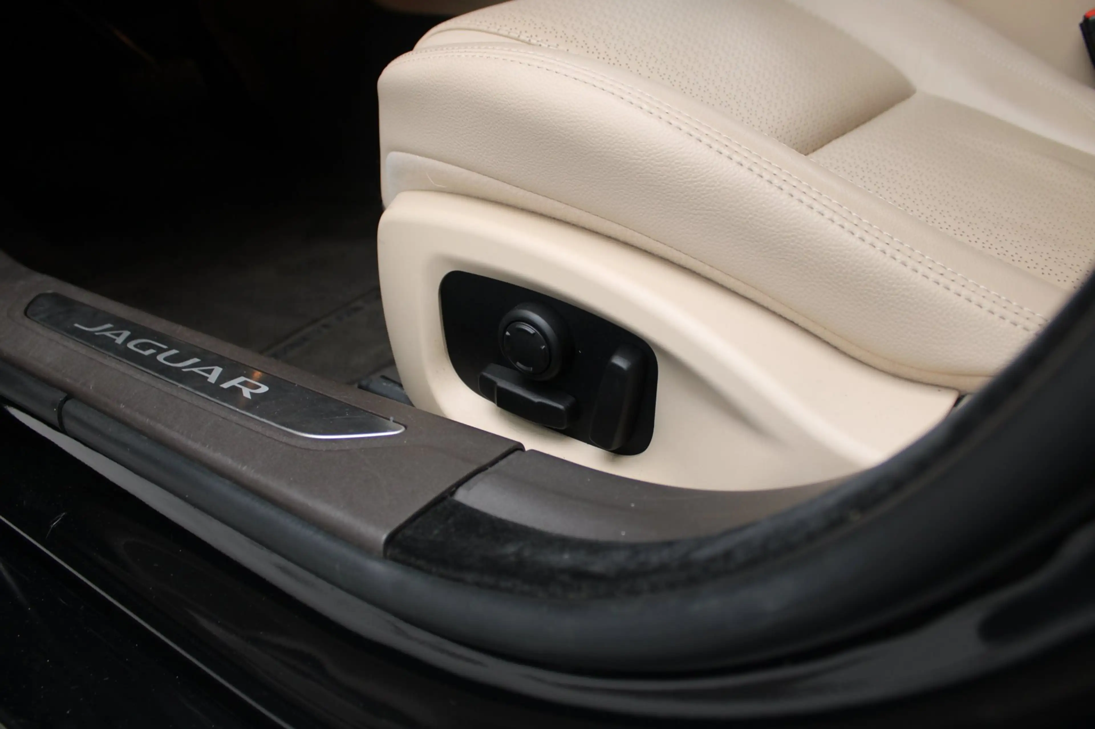 Jaguar XF 2.0 R-Sport|PDC|Camera|Stoel/Stuurverwarming|NAP — photo 13