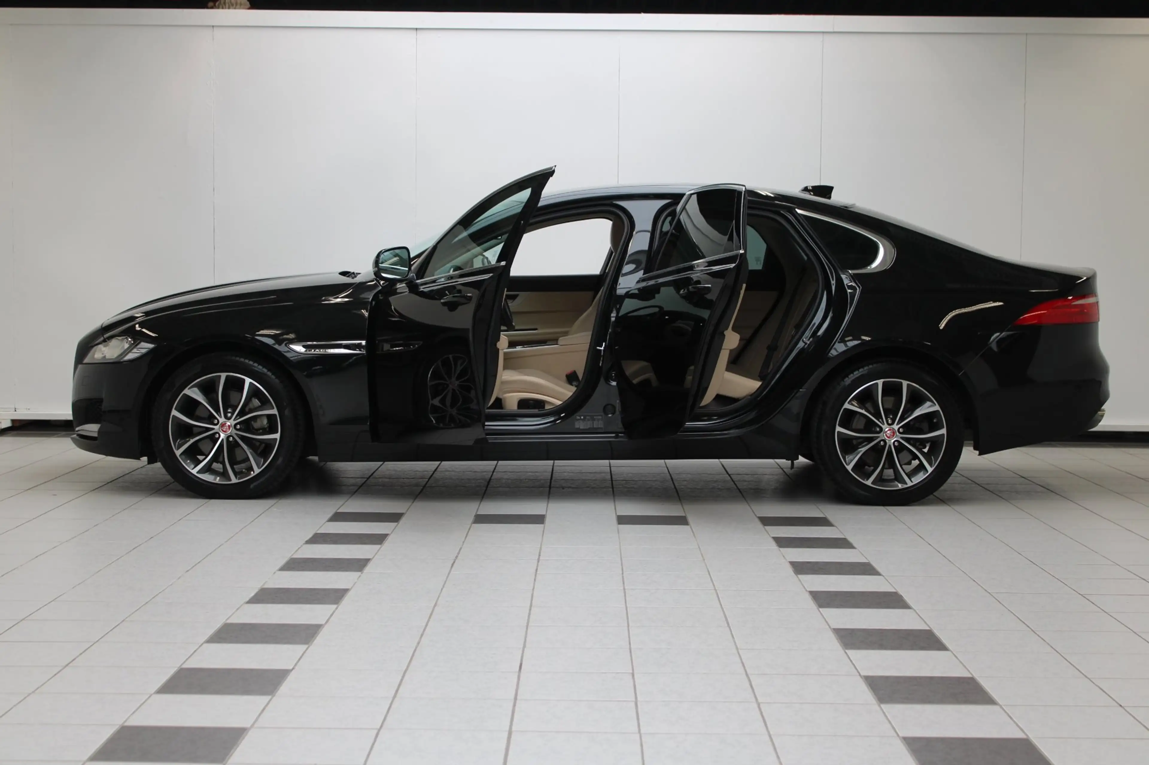 Jaguar XF 2.0 R-Sport|PDC|Camera|Stoel/Stuurverwarming|NAP — photo 4