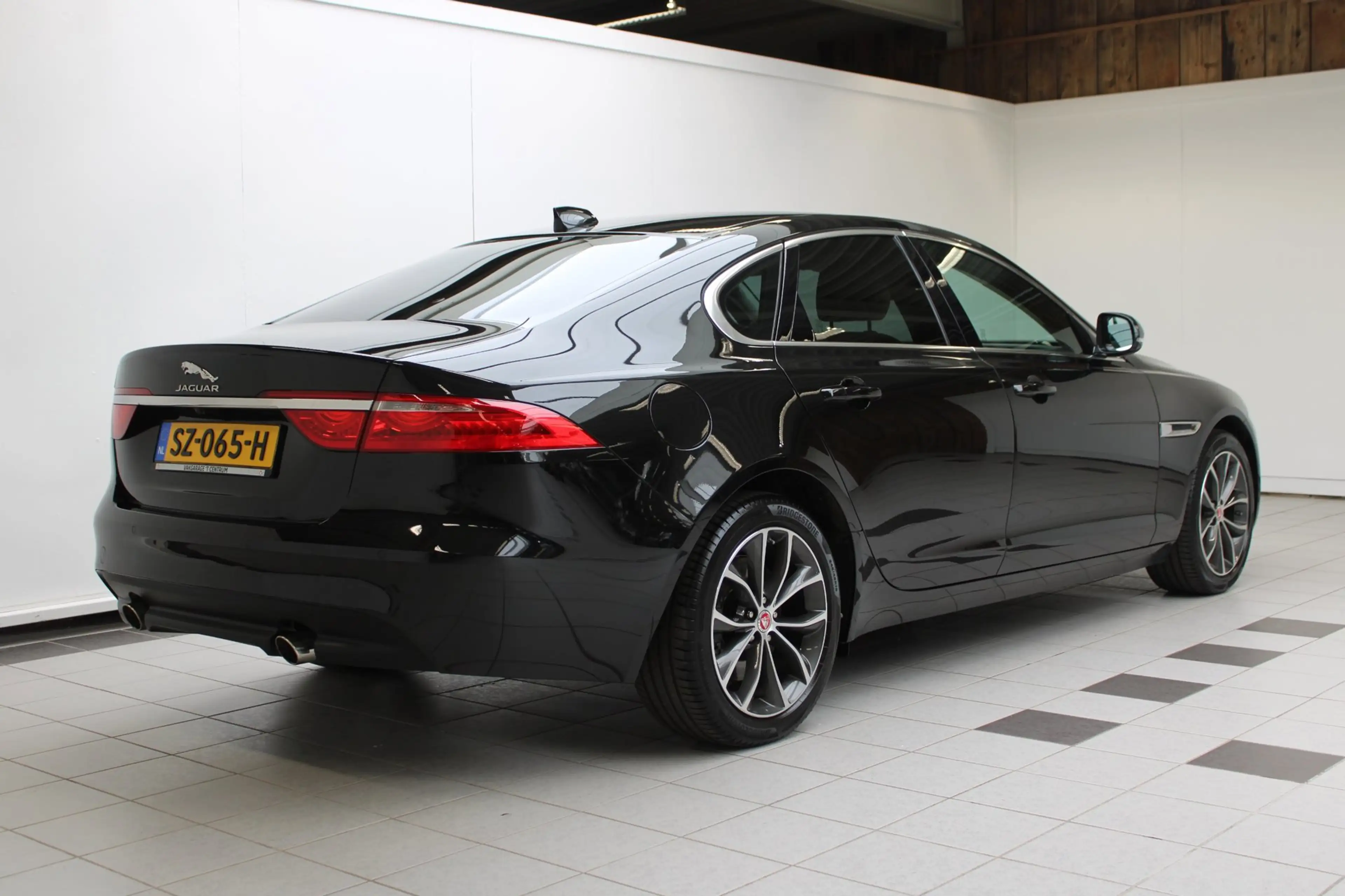 Jaguar XF 2.0 R-Sport|PDC|Camera|Stoel/Stuurverwarming|NAP — photo 8