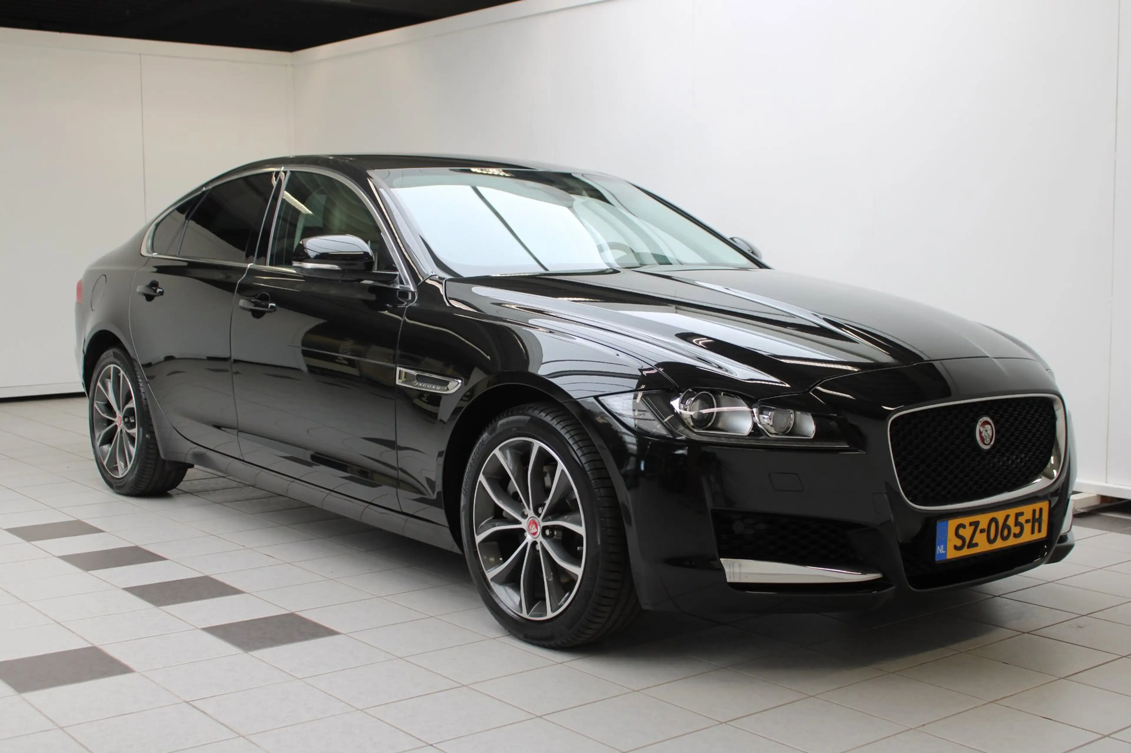 Jaguar XF 2.0 R-Sport|PDC|Camera|Stoel/Stuurverwarming|NAP — photo 11