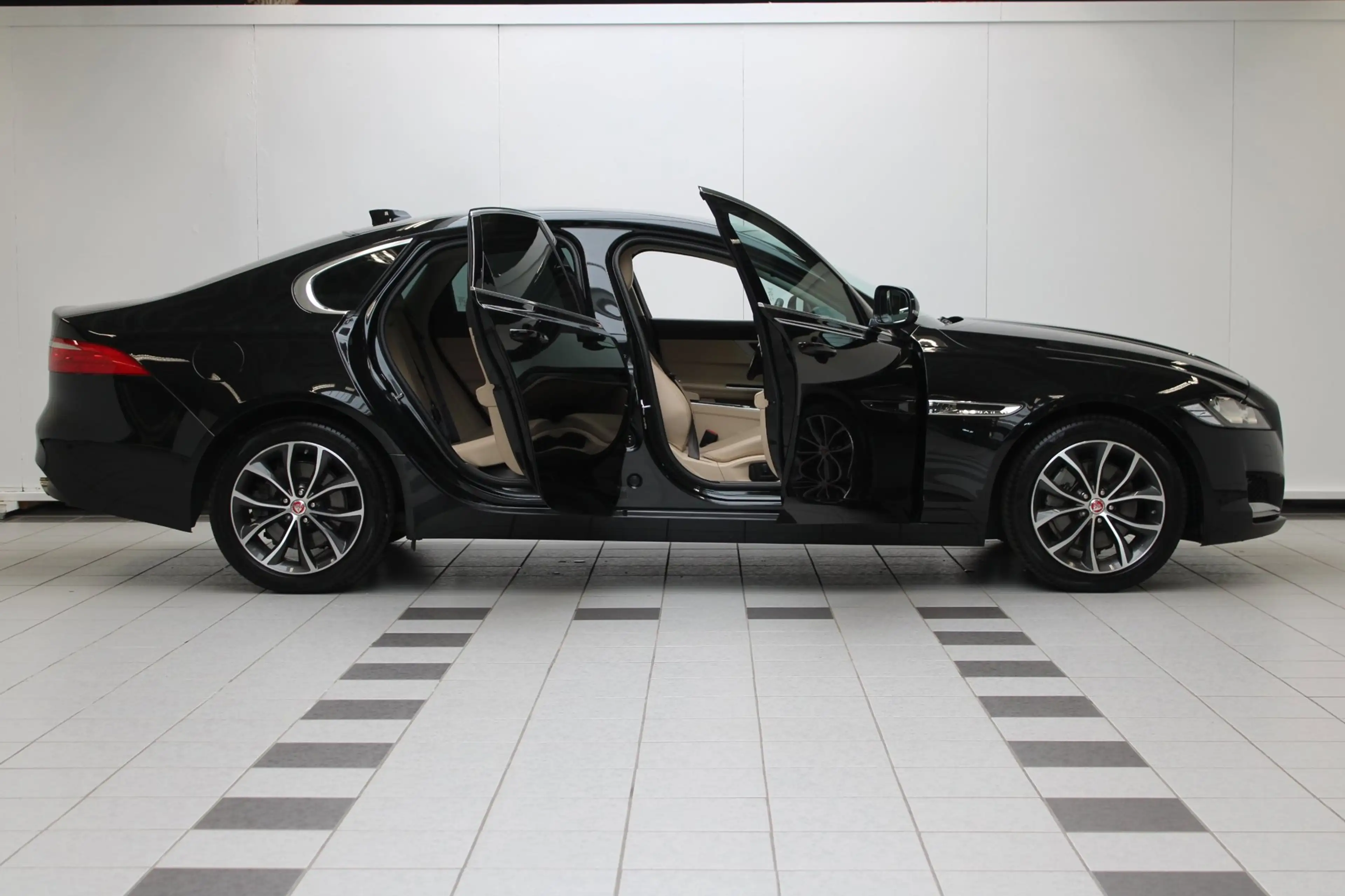 Jaguar XF 2.0 R-Sport|PDC|Camera|Stoel/Stuurverwarming|NAP — photo 10