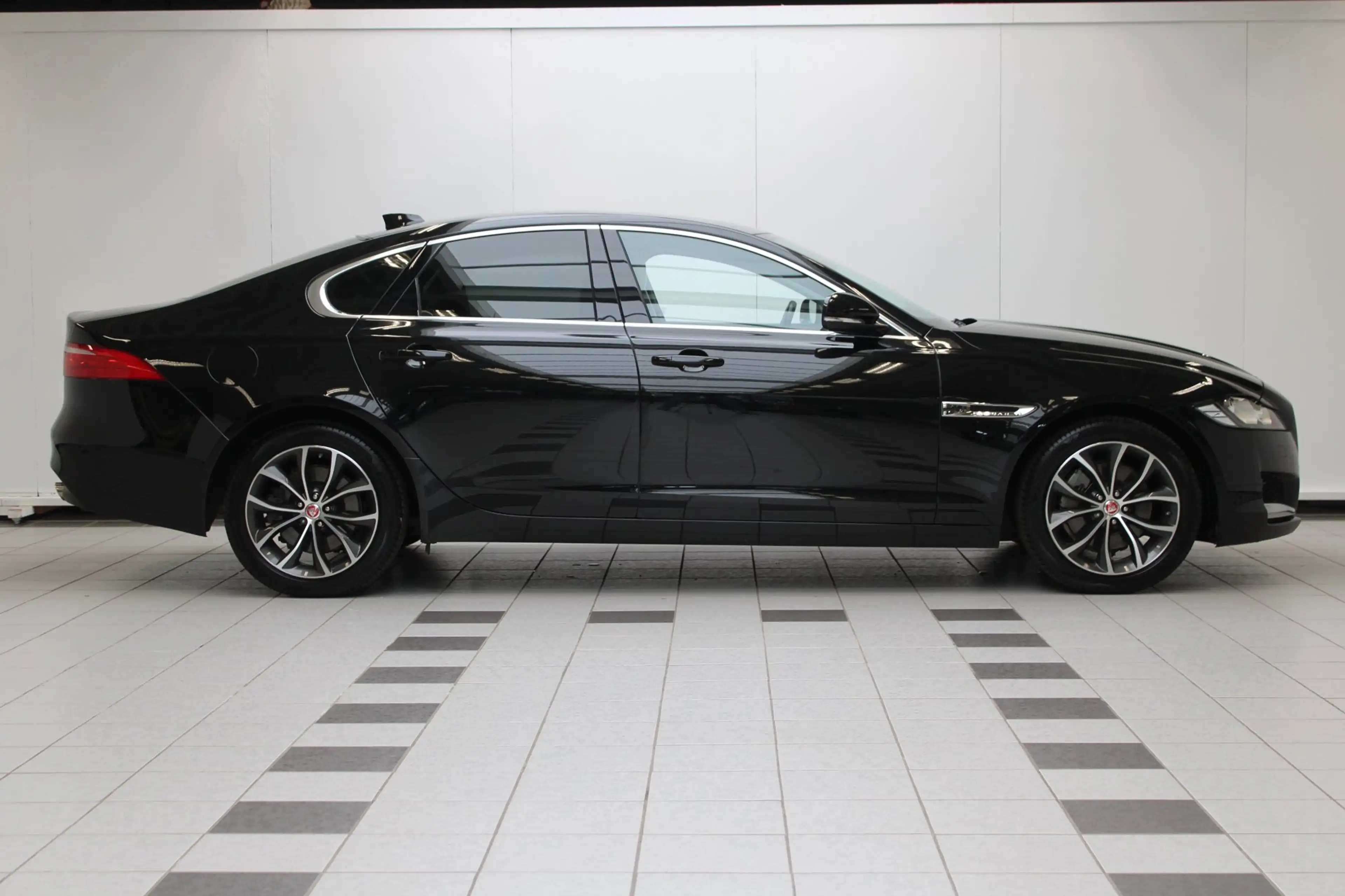 Jaguar XF 2.0 R-Sport|PDC|Camera|Stoel/Stuurverwarming|NAP — photo 9