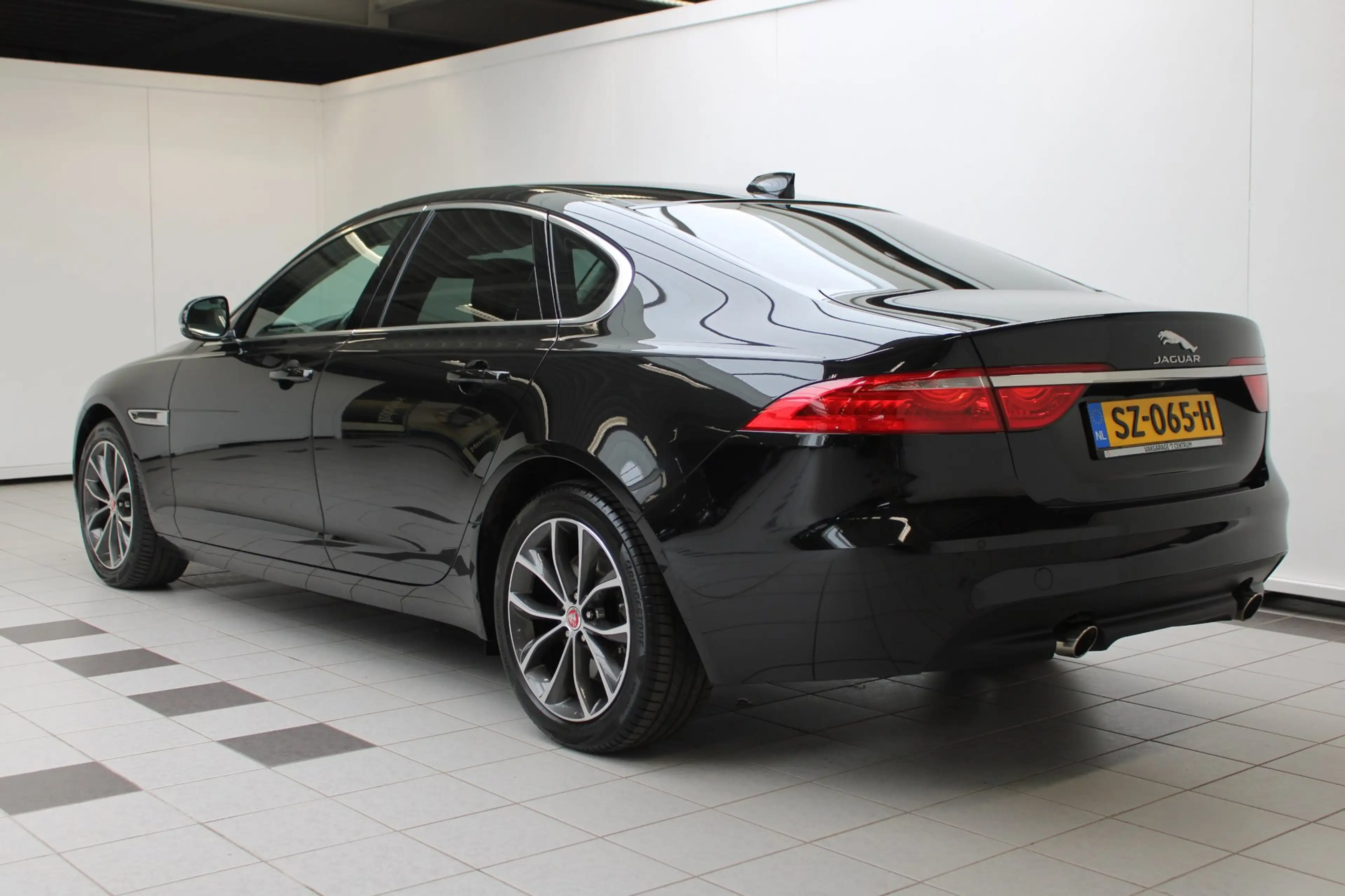 Jaguar XF 2.0 R-Sport|PDC|Camera|Stoel/Stuurverwarming|NAP — photo 5