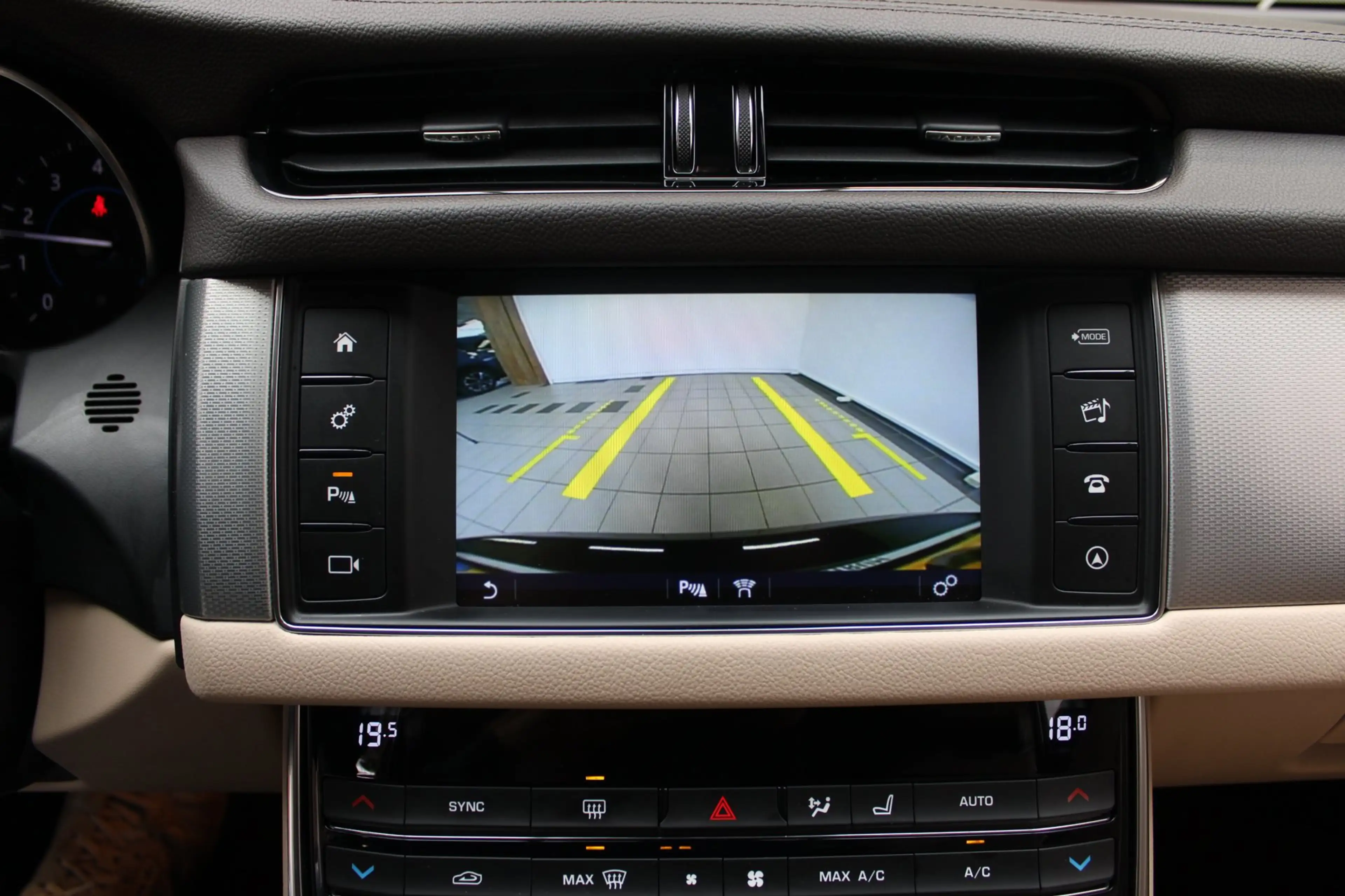 Jaguar XF 2.0 R-Sport|PDC|Camera|Stoel/Stuurverwarming|NAP — photo 29