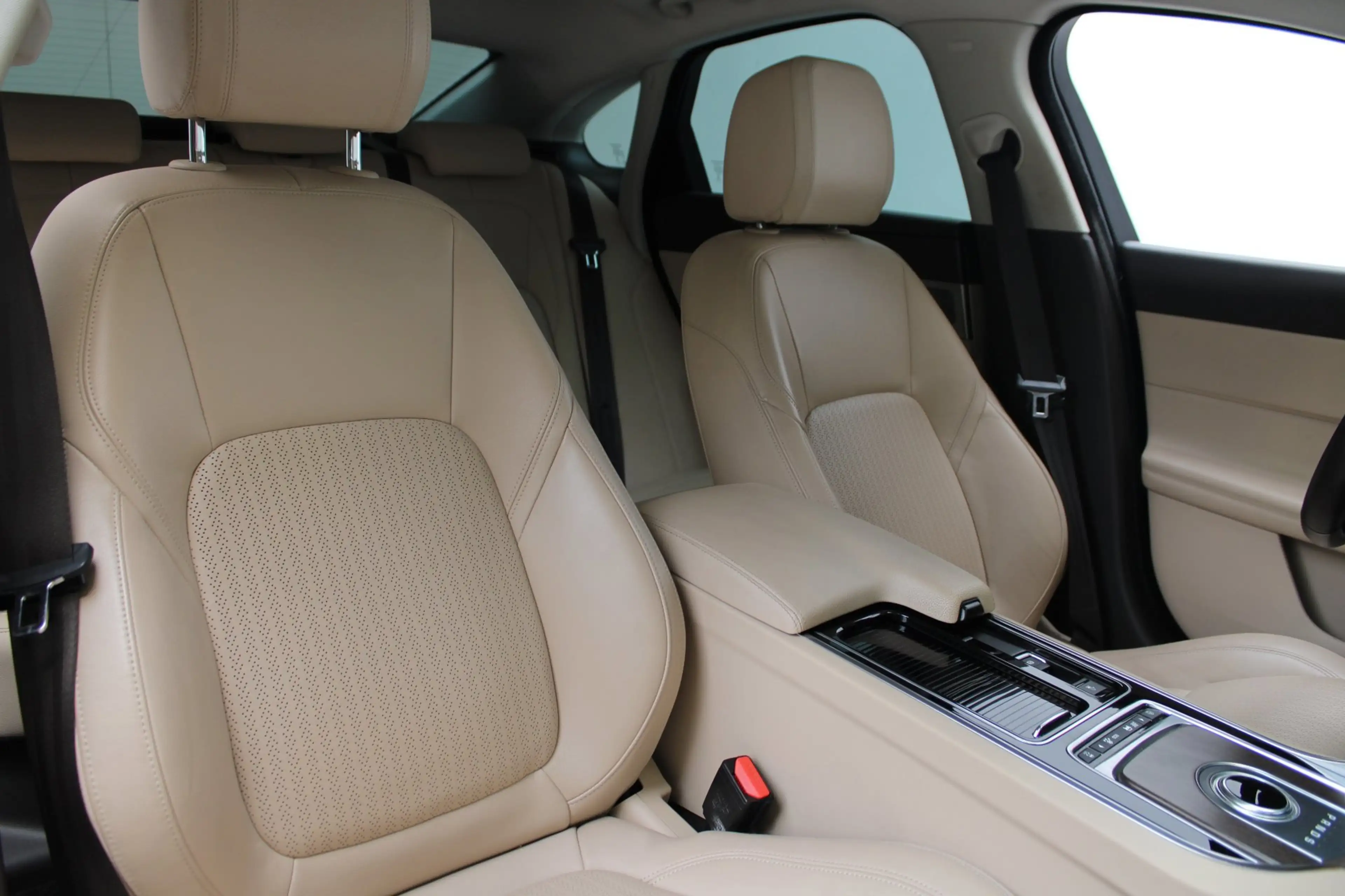 Jaguar XF 2.0 R-Sport|PDC|Camera|Stoel/Stuurverwarming|NAP — photo 34