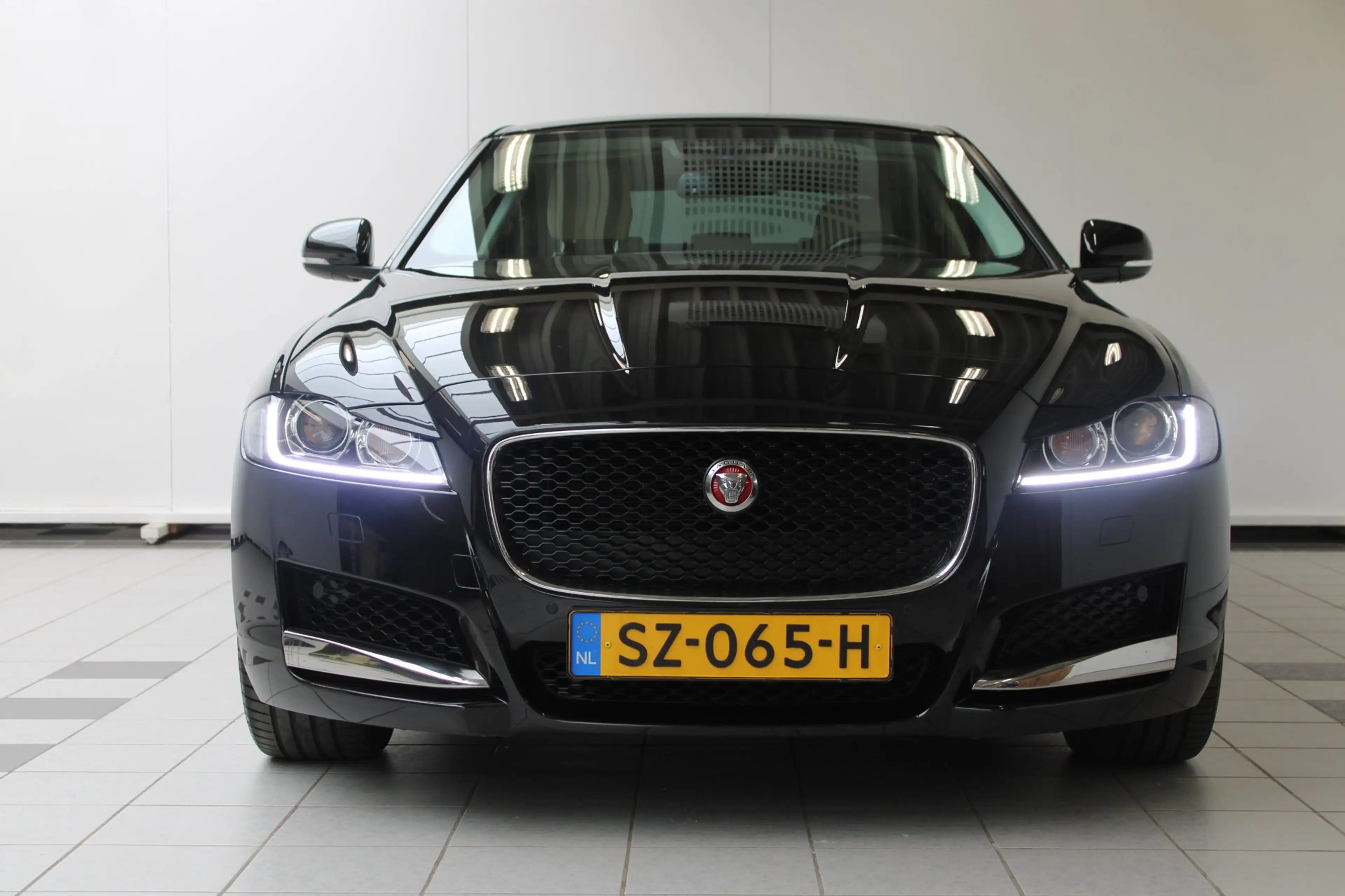 Jaguar XF 2.0 R-Sport|PDC|Camera|Stoel/Stuurverwarming|NAP — photo 2