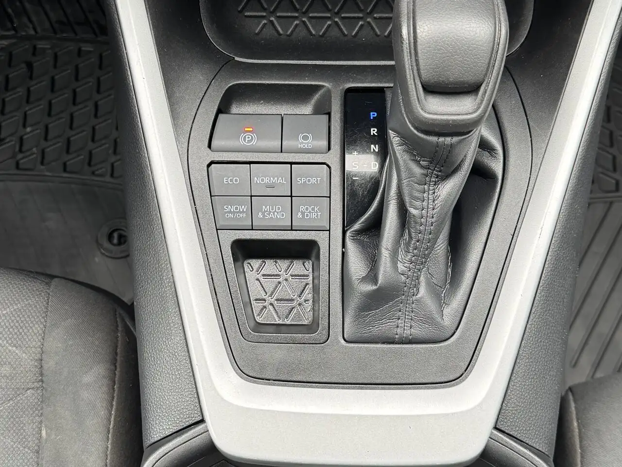 Toyota RAV 4 снимка Toyota RAV 4