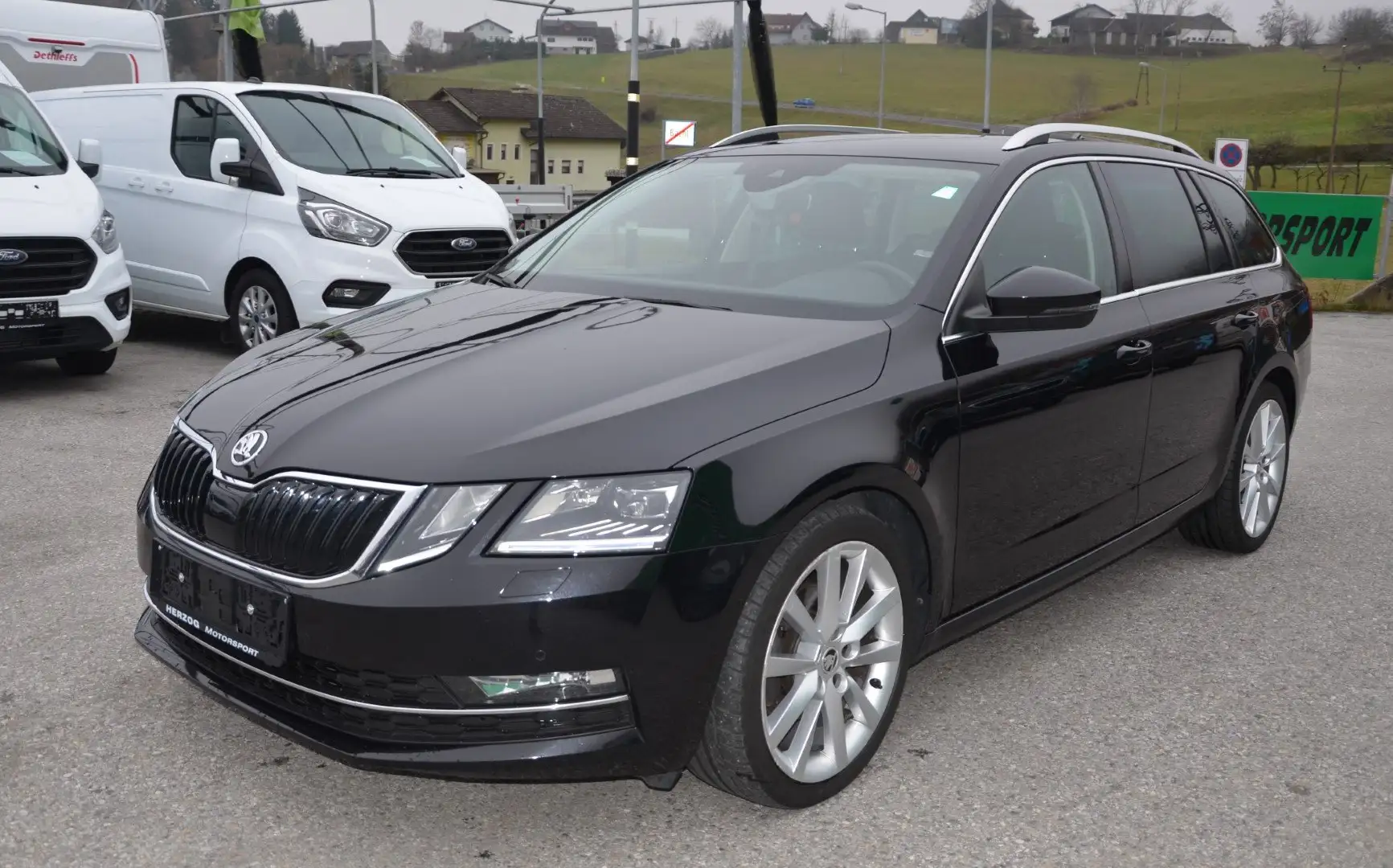 Skoda Octavia Octavia Combi 2,0TDI Style DSG LED VIRTUAL STAND-H Zwart - 2
