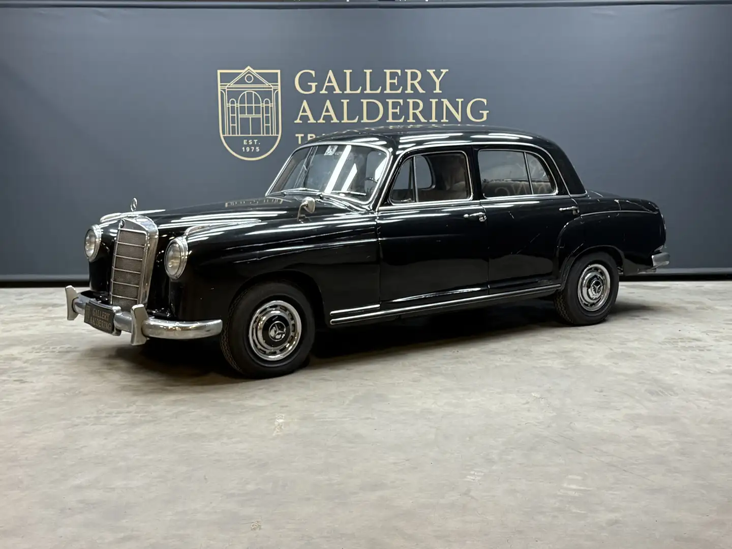 Mercedes-Benz 220 220S "Driving project" Either restore it or just d Noir - 1
