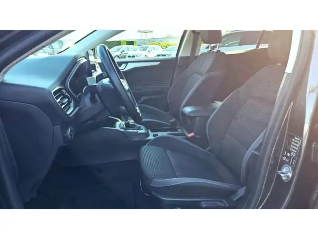 Ford Focus view 13