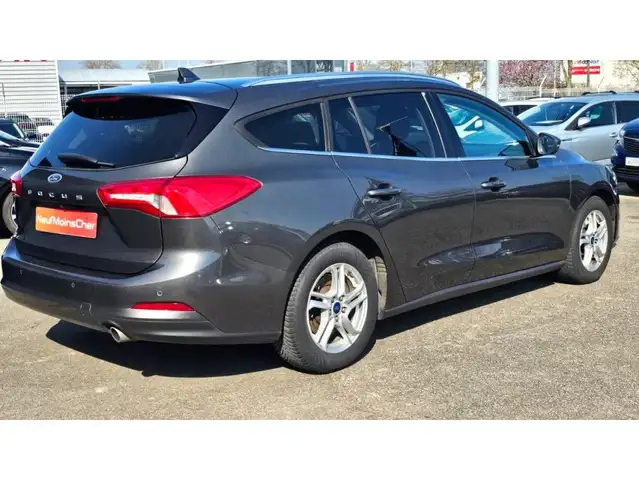 Ford Focus view 3