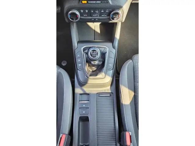 Ford Focus view 8