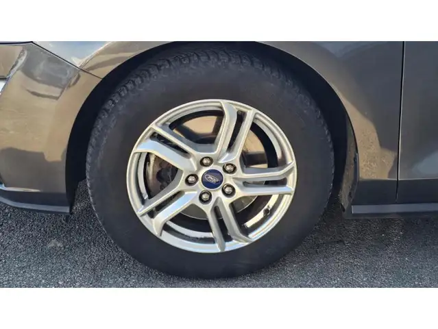 Ford Focus view 23