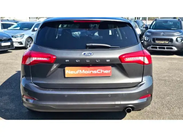Ford Focus view 19