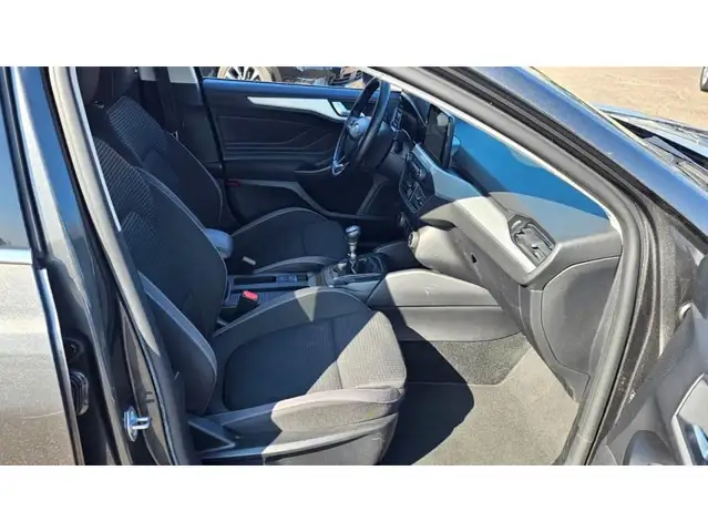 Ford Focus view 14