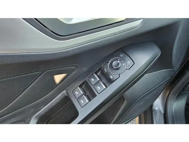 Ford Focus view 27