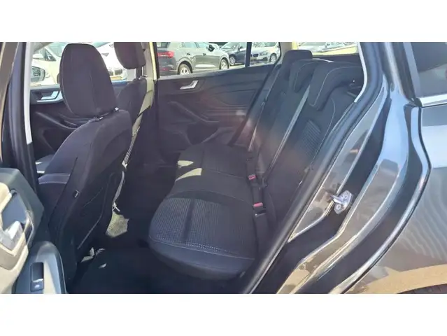 Ford Focus view 22
