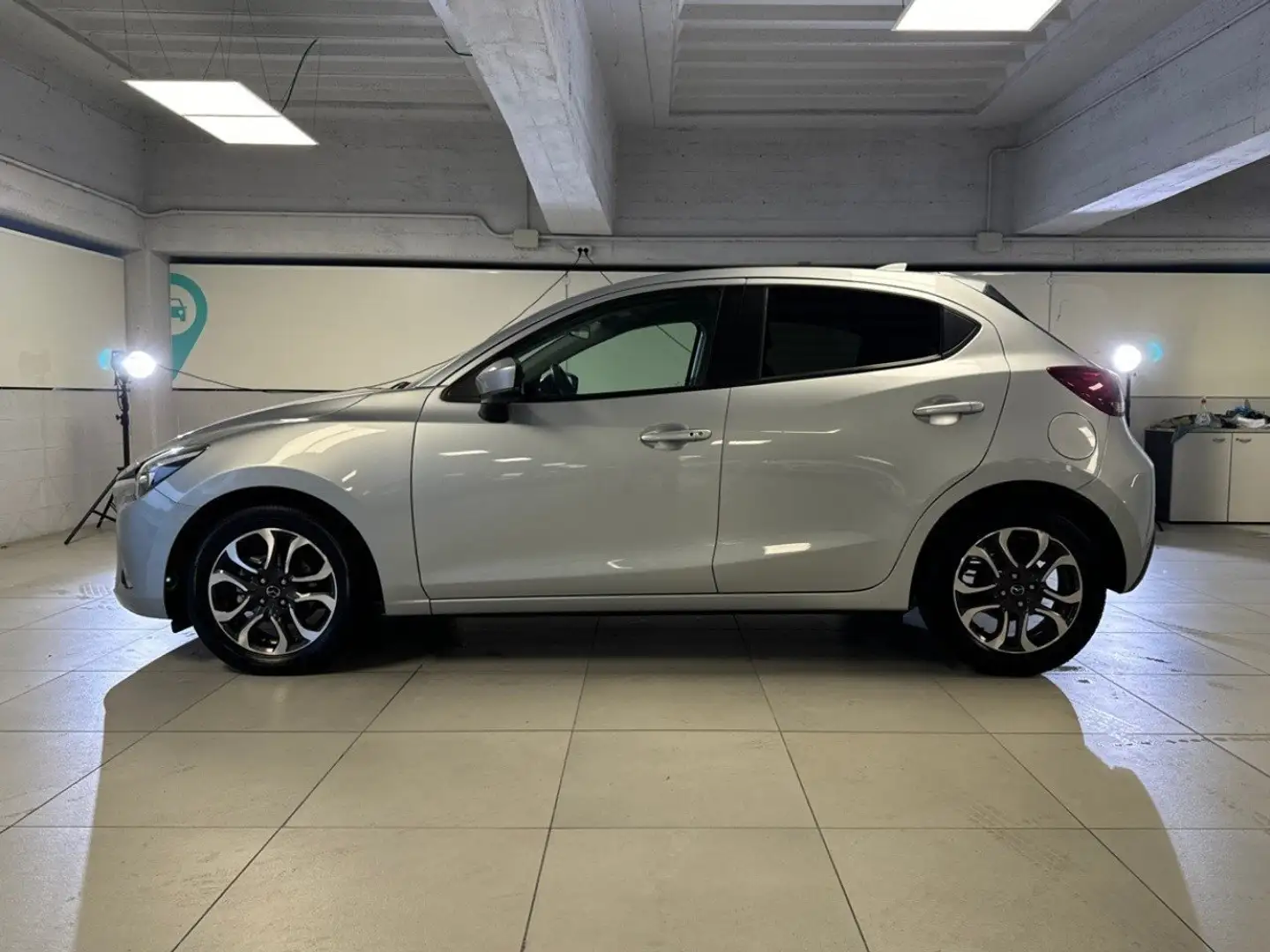 Mazda 2 1.5 e-Skyactiv-G M Hybrid 90cv Exceed Gris - 2