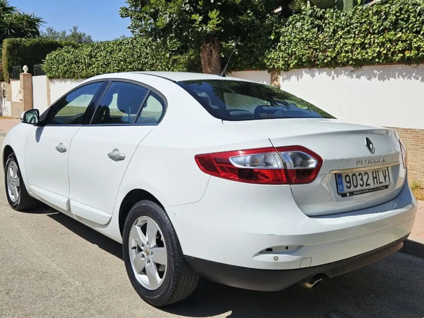 Renault Fluence Berlina Manual de 4 Puertas Blanco - 2