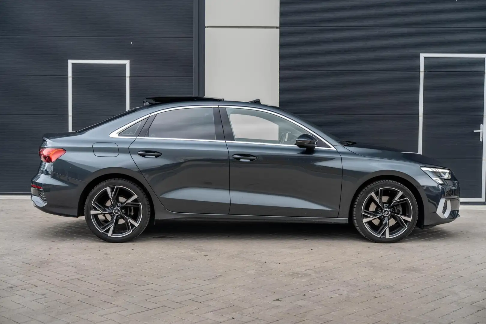 Audi A3 Limousine 35 TFSI Digital Cockpit|Climate|Panorama Grijs - 2