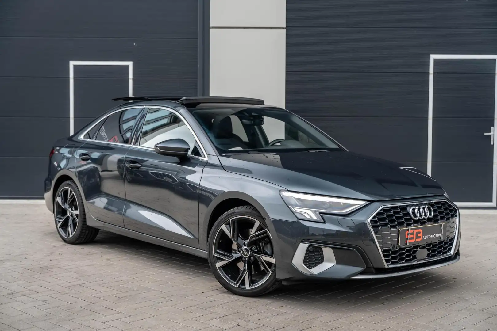 Audi A3 Limousine 35 TFSI Digital Cockpit|Climate|Panorama Grijs - 1