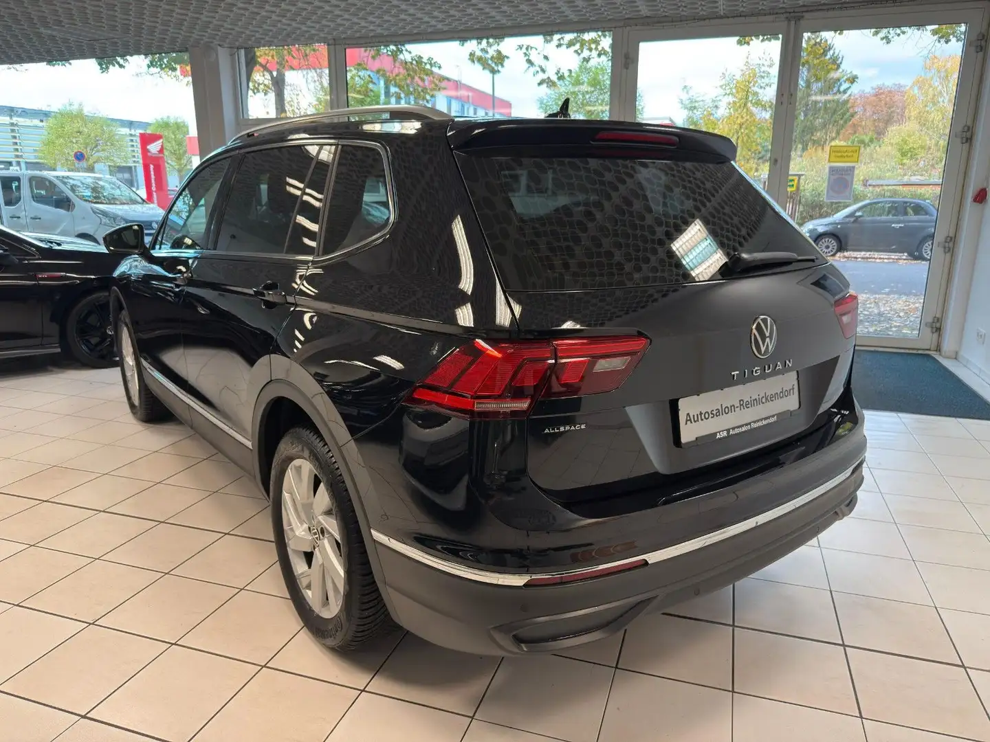 Volkswagen Tiguan Allspace 1.5 TSI DSG Life*7Sitzer*AHK*ACC Schwarz - 2