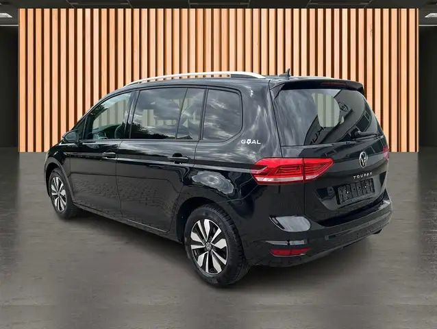 Volkswagen Touran view 4