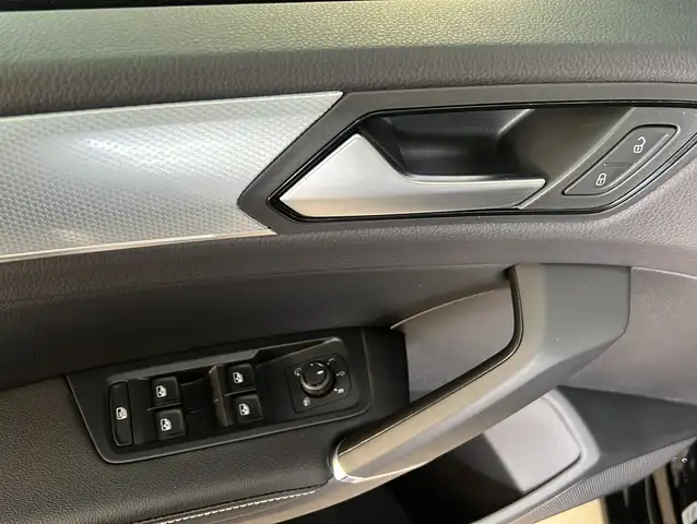 Volkswagen Touran view 5