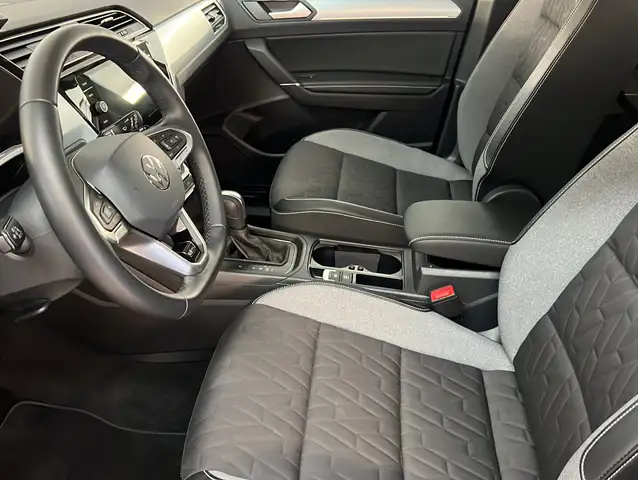 Volkswagen Touran view 3