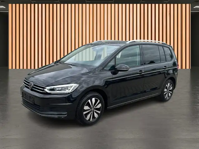 Volkswagen Touran view 2
