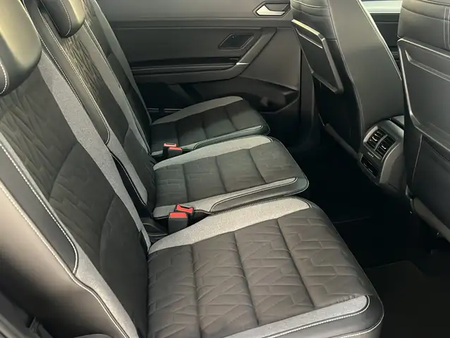 Volkswagen Touran view 11