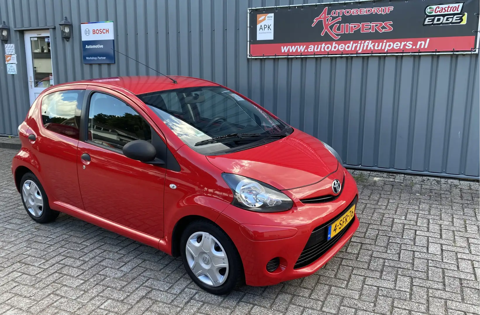 Toyota Aygo 1.0 VVT-i Now Airco.Electr pakket.Trekhaak.Audio Rouge - 1