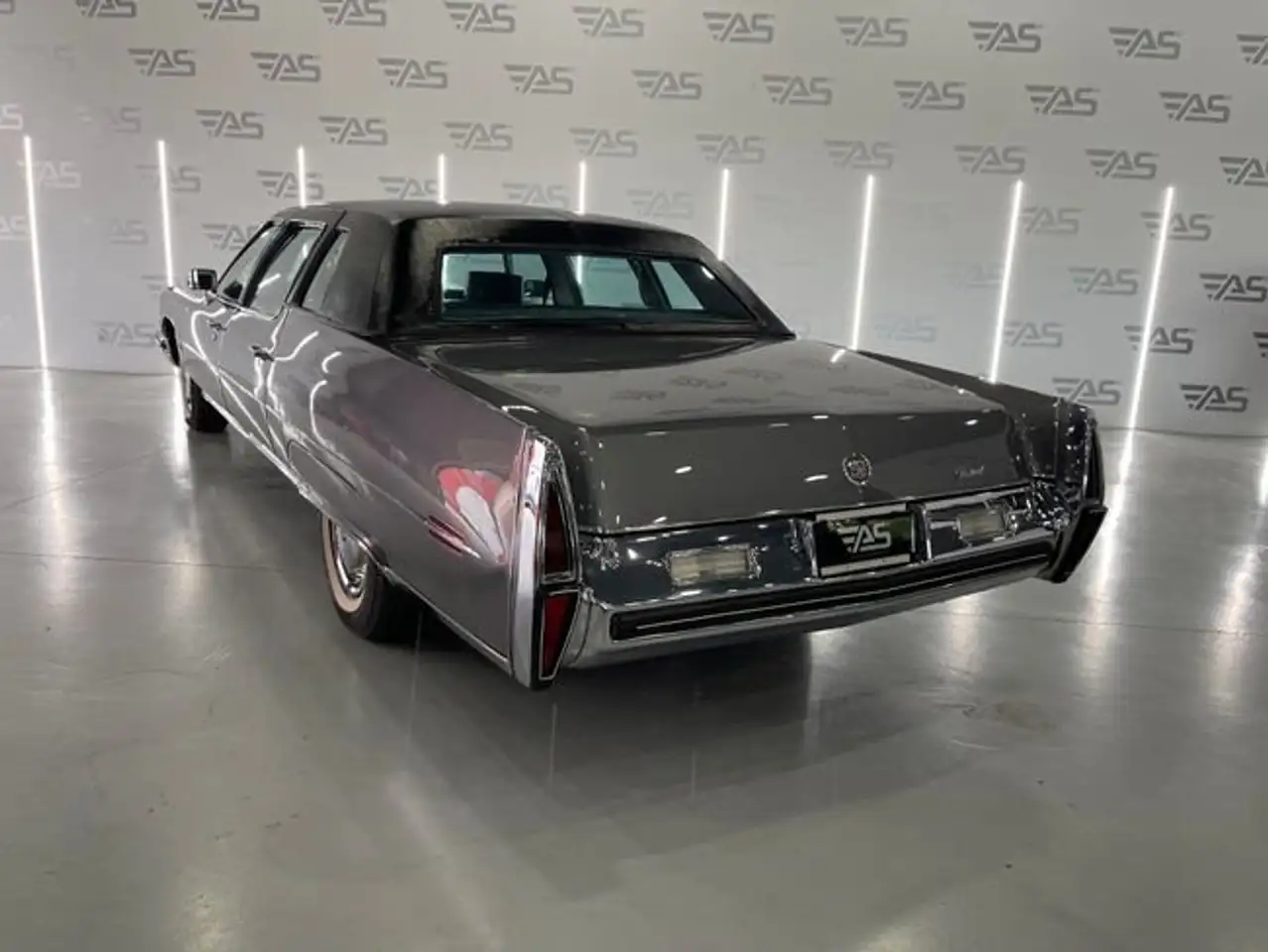 Cadillac Fleetwood V8, foto 4