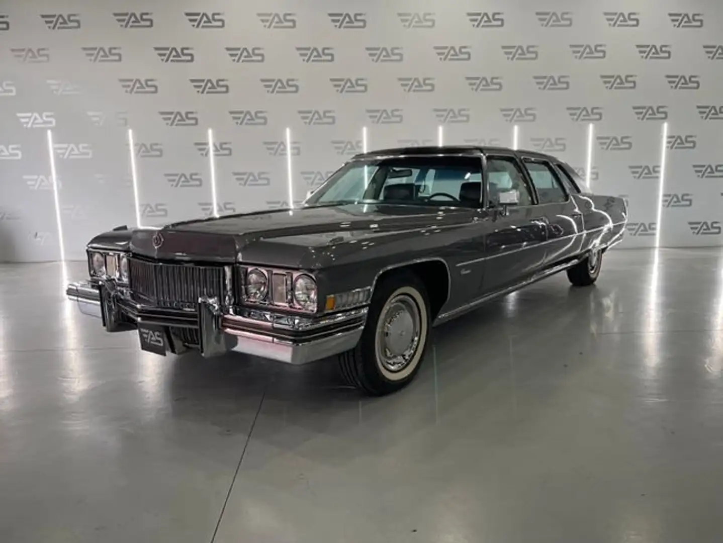 Cadillac Fleetwood V8 Grau - 1