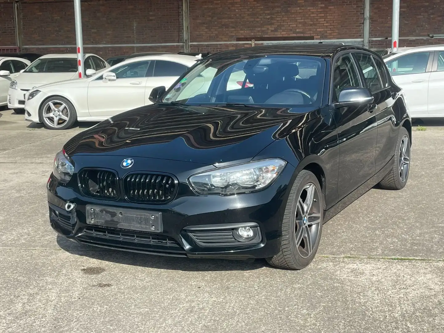 BMW 118 i 1 Lim. 5-trg. Advantage/MOTOR LÄUFT-ÖL VERL Noir - 1