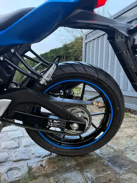 Suzuki GSX-R 125 - foto 7