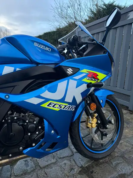 Suzuki GSX-R 125 - foto 2