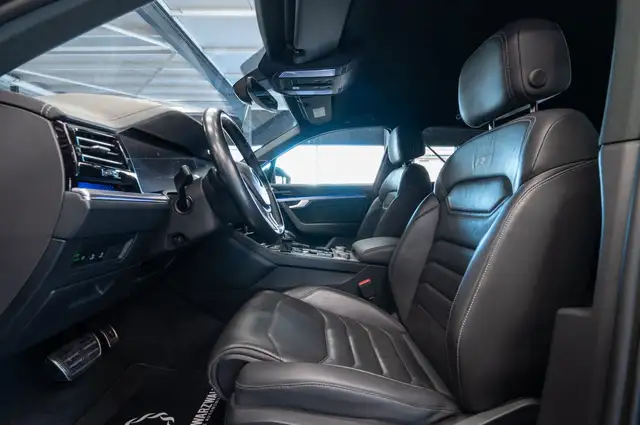 Volkswagen Touareg view 14