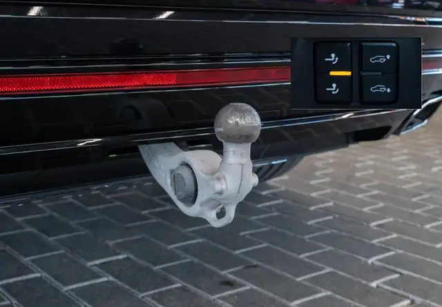 Volkswagen Touareg view 10