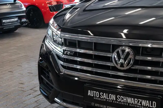 Volkswagen Touareg view 12