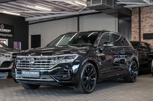 Volkswagen Touareg view 2