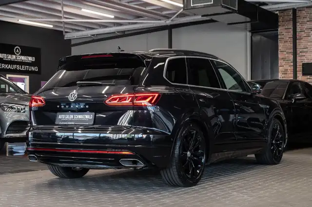 Volkswagen Touareg view 7