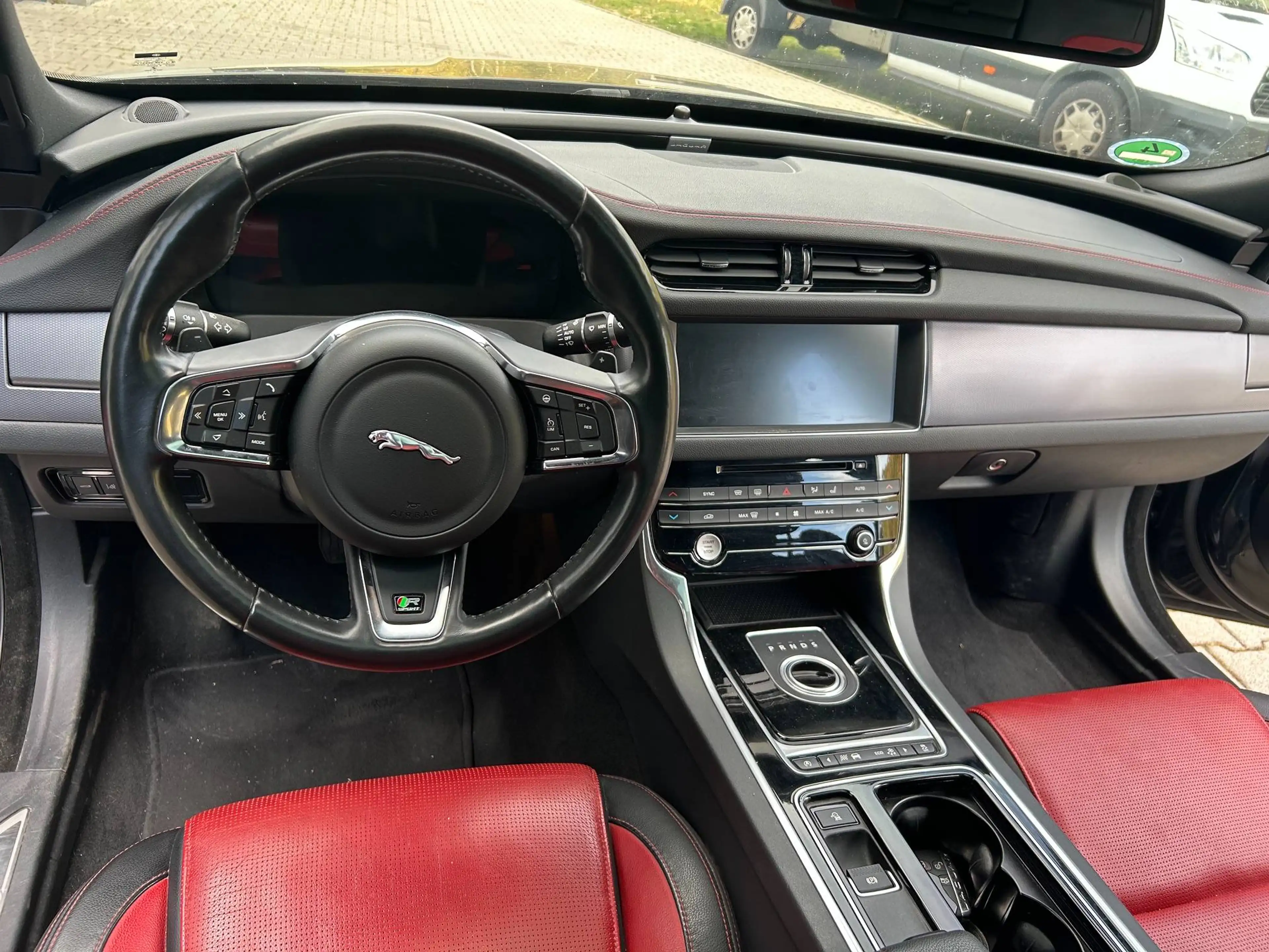 Jaguar XF XF Diesel 30d Aut. R-Sport Vollausstattung — photo 6