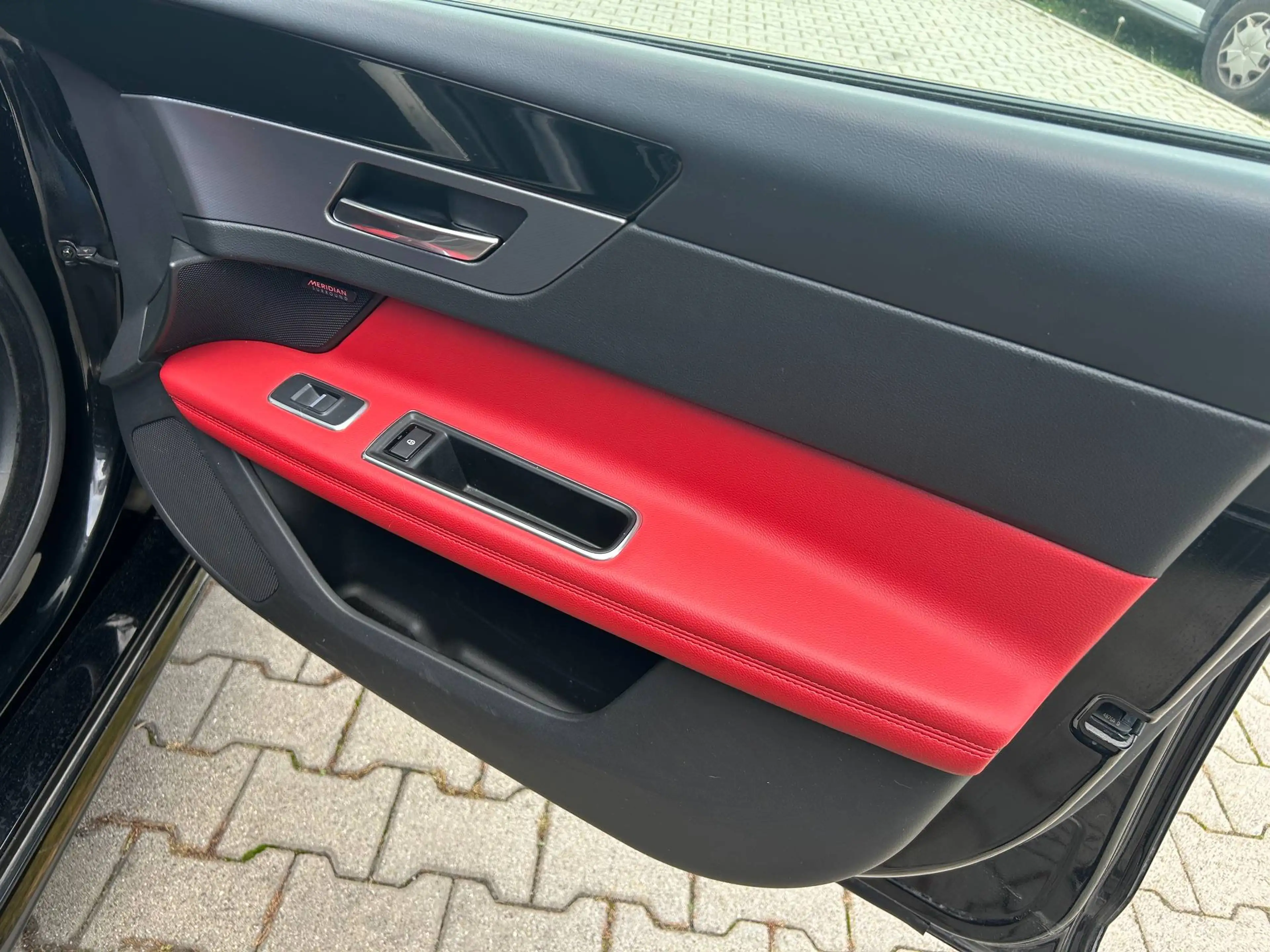 Jaguar XF XF Diesel 30d Aut. R-Sport Vollausstattung — photo 10