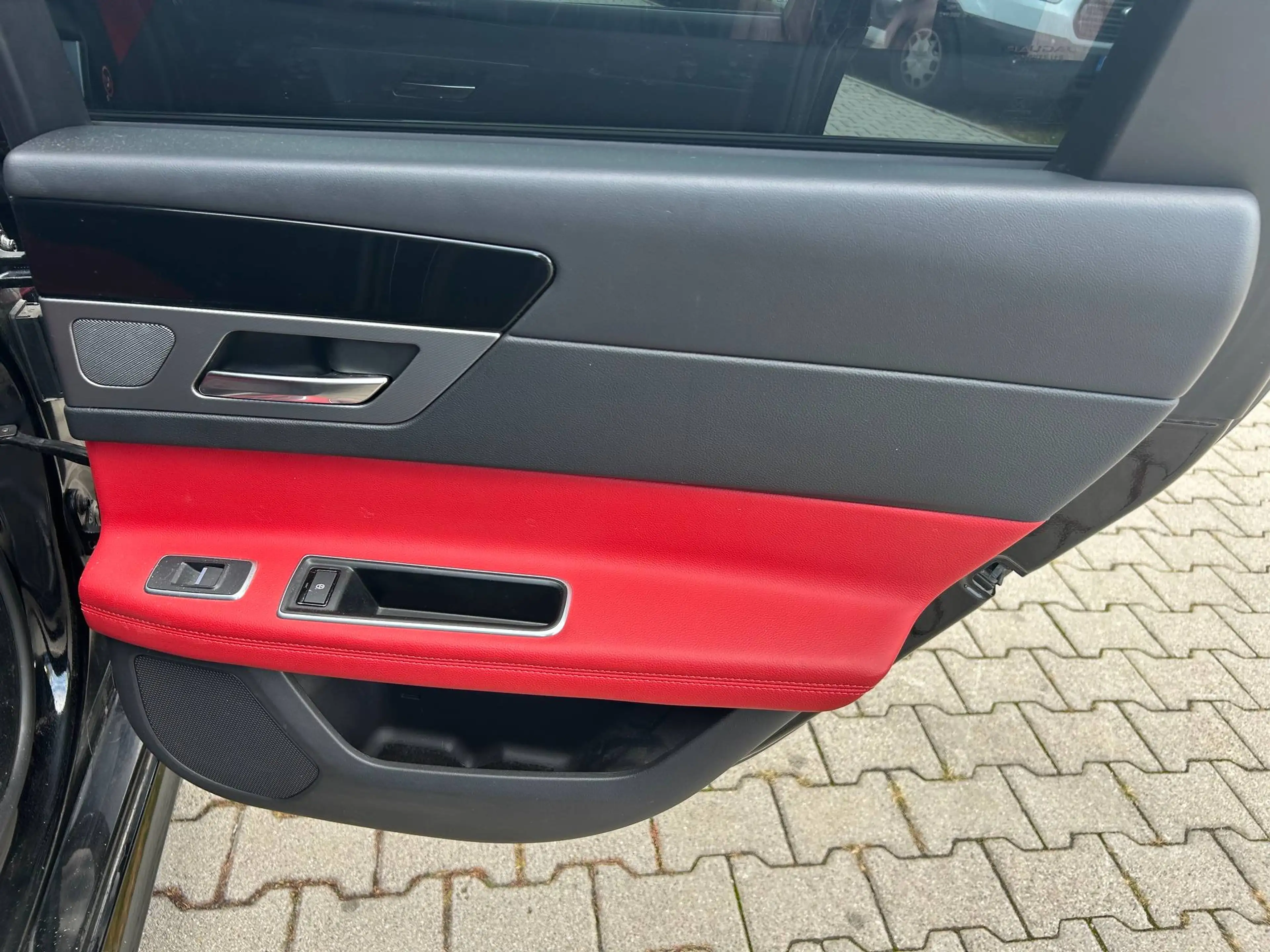 Jaguar XF XF Diesel 30d Aut. R-Sport Vollausstattung — photo 11