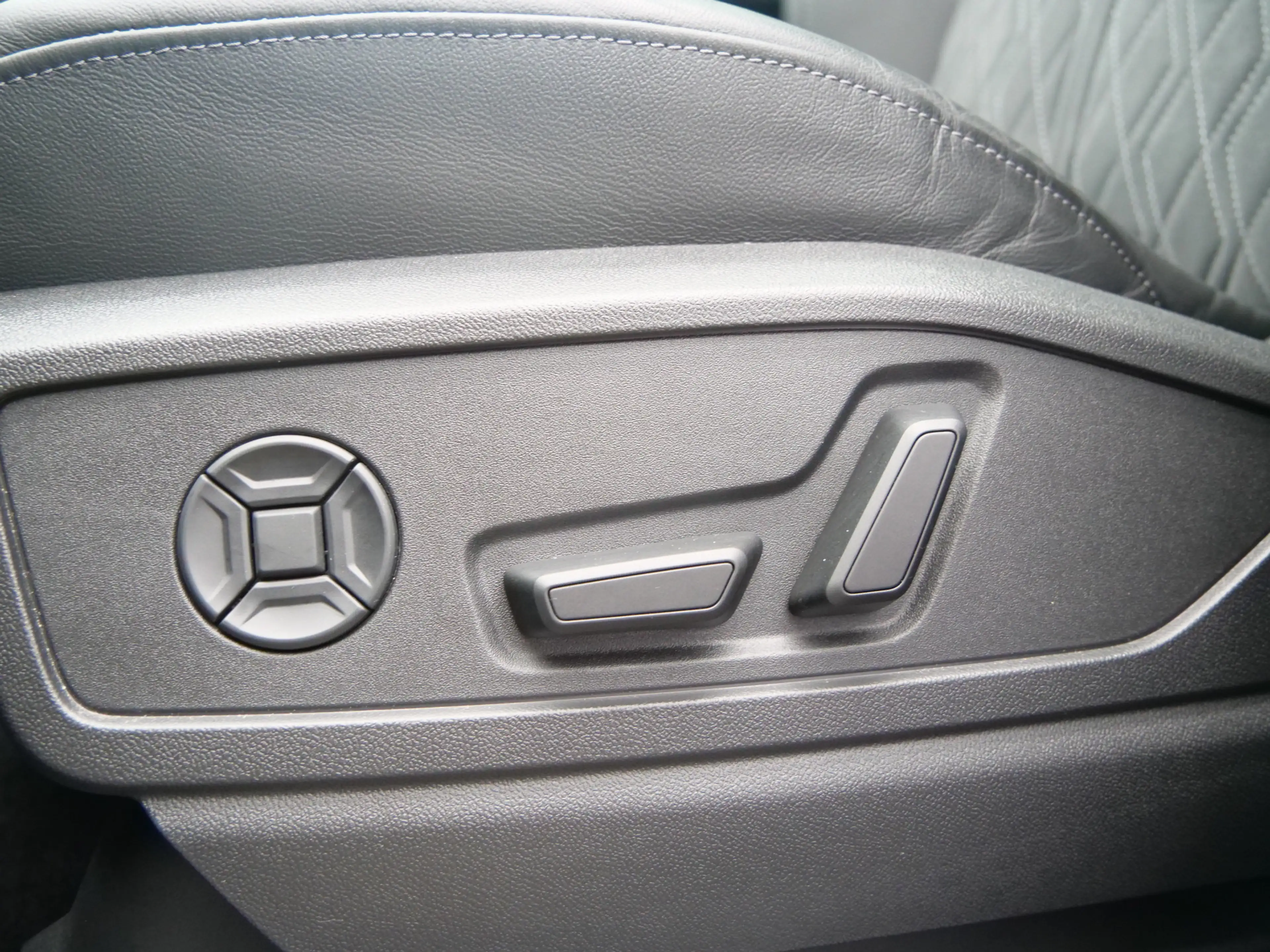 Audi Q5 Sportback 2.0 TFSI e-hybrid quattro S edition 299 — photo 34