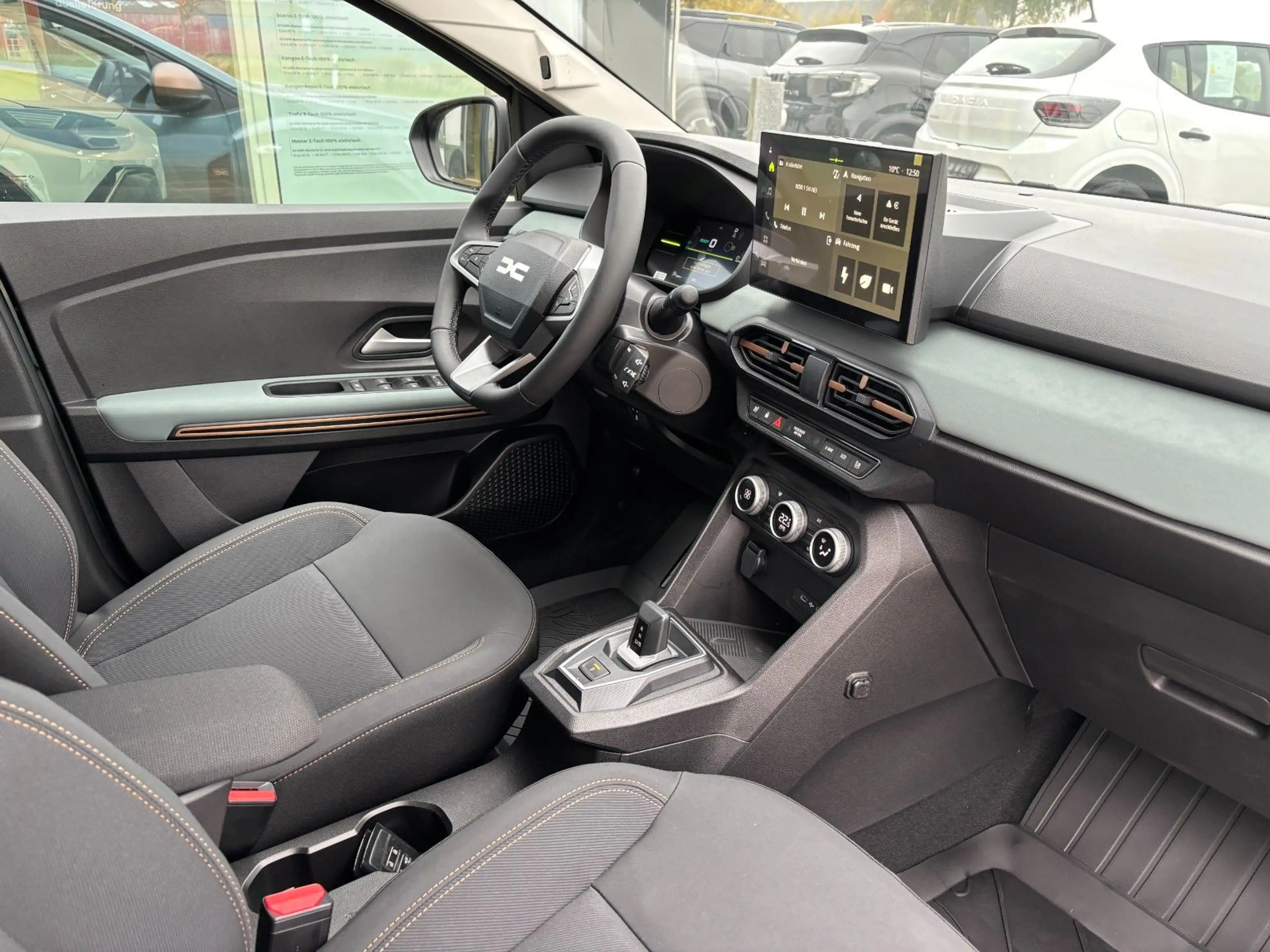 Dacia Sandero Stepway Extreme hybrid 155 — photo 13